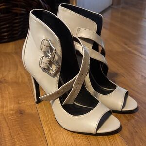 Rock & Republic Cream Peep-Toe Heels with Buckle
